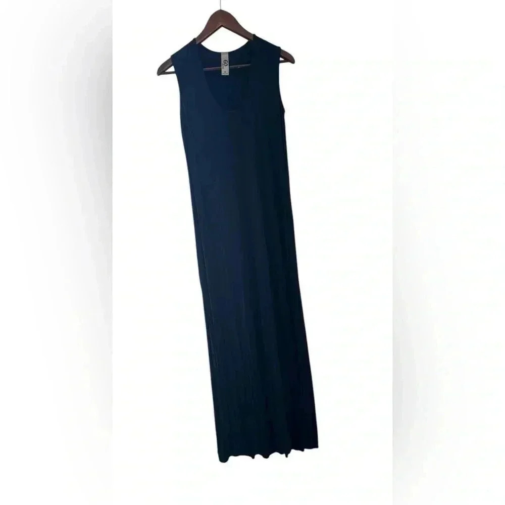Go couture Sleeveless Navy Maxi Slip-on dress. Medium